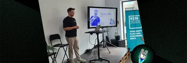 Kai-Uwe Hella von 9elements auf der Bühne von KI im Pott.