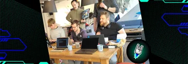 Fünf Mitarbeitende des Cyber-Teams von 9elements schauen im 9e-Office beim Hackathon gemeinsam auf Laptop-Bildschirme.